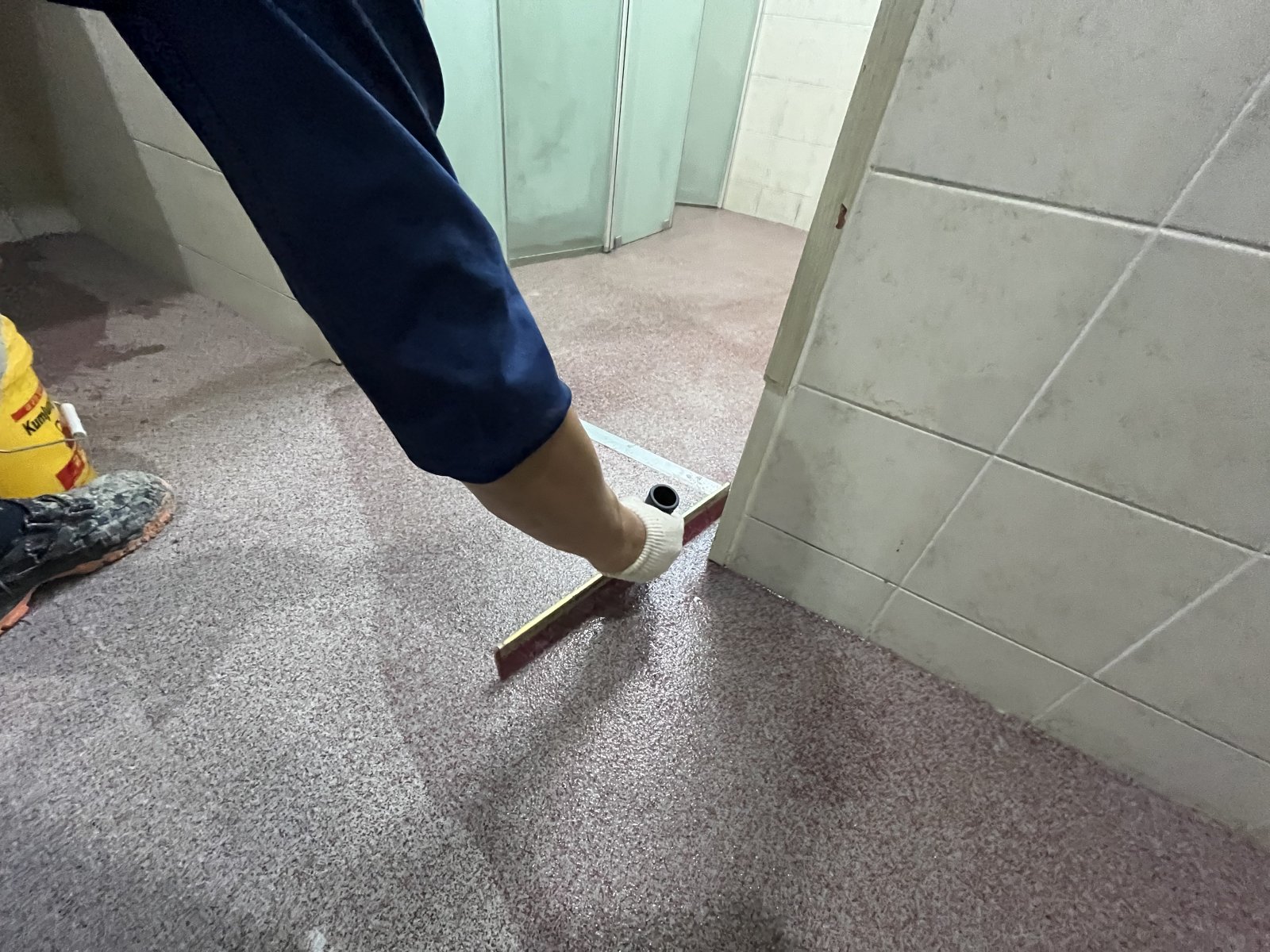 STEP 04 · 상도 코팅 (1차)